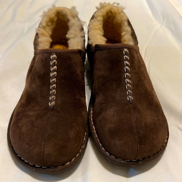 UGG Shoes - UGG AUSTRALIA BETTEY CLOGS, sz 5 wm, sz 3 kids. Suede with GEN SHEEPSKIN LINING